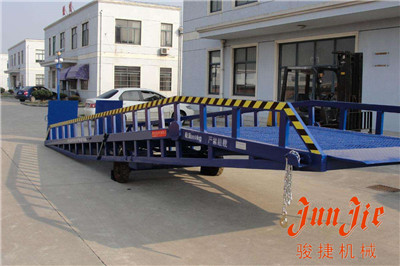 移動式登車橋（常規）